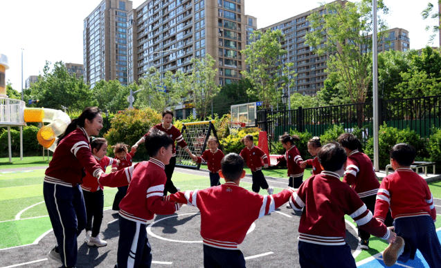 无缝衔接师生推窗见绿出门见景可谓建在公园里的学校 无缝衔接师生推窗见绿出门见景可谓建在公园里的学校