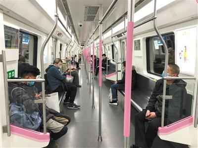 武汉地铁2号线恢复运营 看这些被重新串起的生活